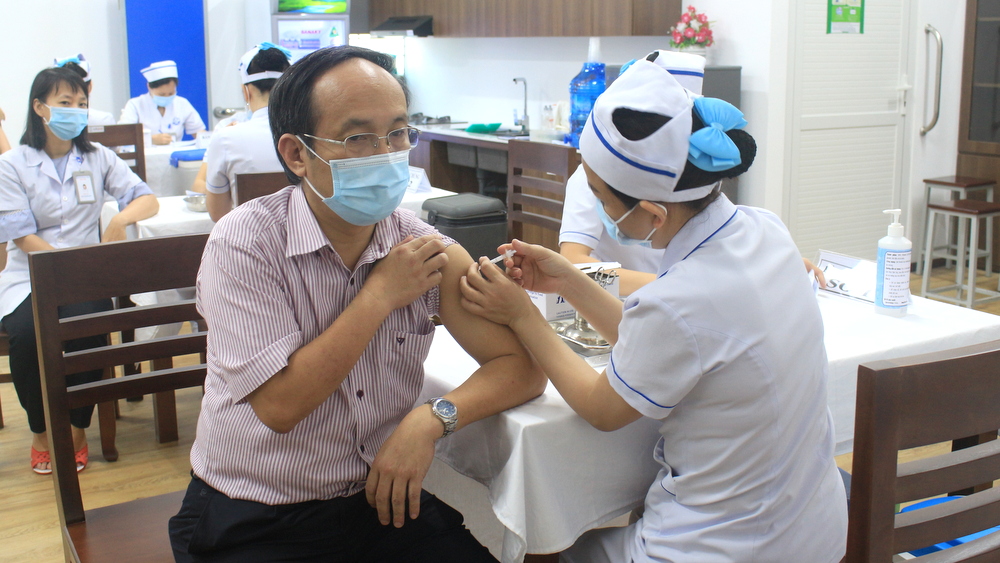 Bệnh viện Trường Đại học Y Dược Huế triển khai tiêm vaccine phòng chống Covid-19