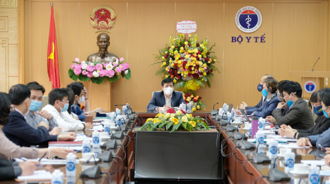 Vắc xin COVID-19: Bộ Y tế chuẩn bị kế hoạch triển khai chiến dịch tiêm chủng lớn nhất tại Việt Nam