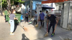 Thanh niên xung kích tình nguyện vì thành phố Huế xanh sạch đẹp