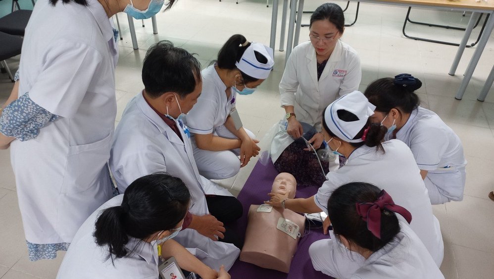 Bệnh viện Trường Đại học Y-Dược tổ chức khóa huấn luyện “Cập nhật kiến thức và kỹ năng xử trí các tình huống cấp cứu” cho Điều dưỡng, Hộ sinh và Kỹ thuật viên 